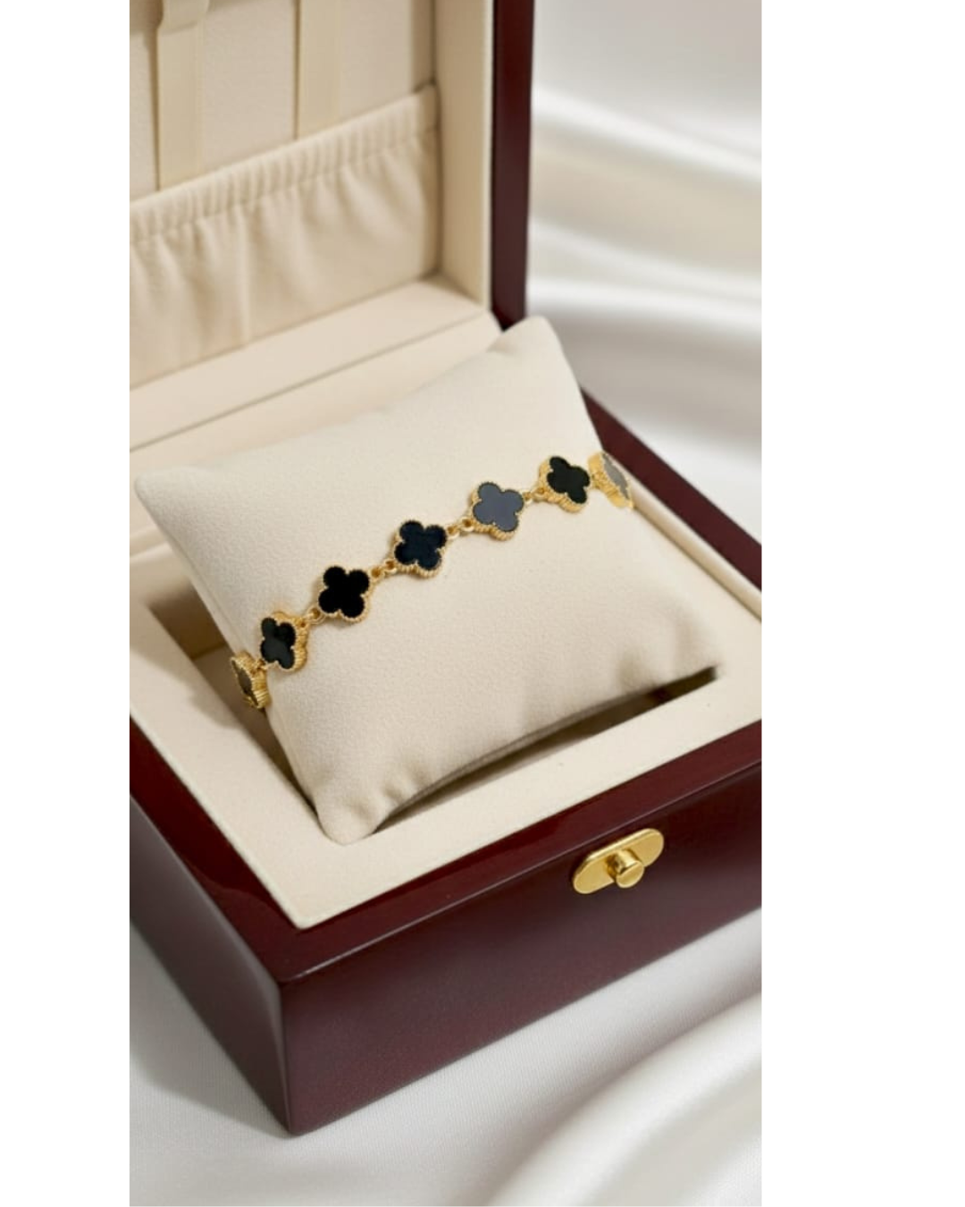 Signature Clover Chain Bracelet