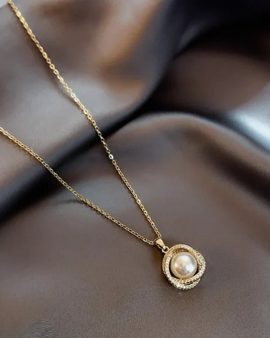 Pearl/Curb Chain Pendant