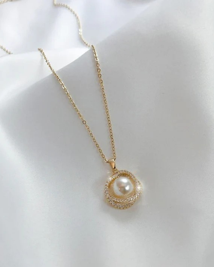 Pearl/Curb Chain Pendant