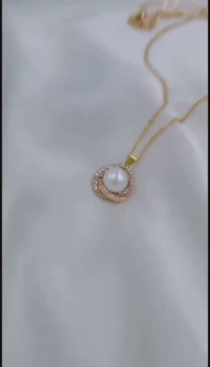 Pearl/Curb Chain Pendant